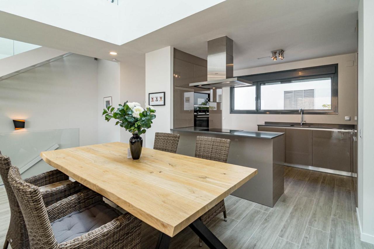 Lmt46 - Modern Style Spacious Townhouse Estepona