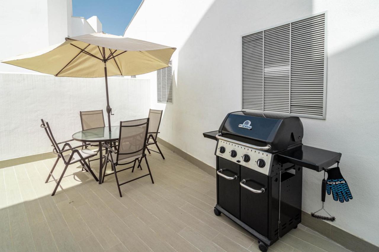 Lmt46 - Modern Style Spacious Townhouse Estepona