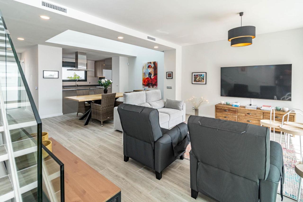 Holiday home Lmt46 - Modern Style Spacious Townhouse *