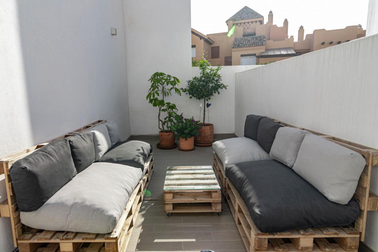 Lmt46 - Modern Style Spacious Townhouse Estepona