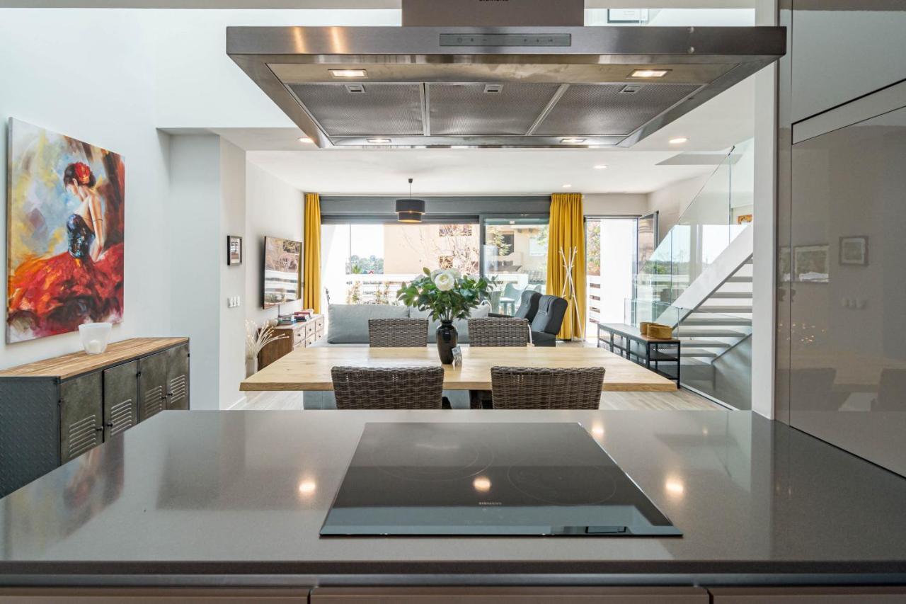 Lmt46 - Modern Style Spacious Townhouse