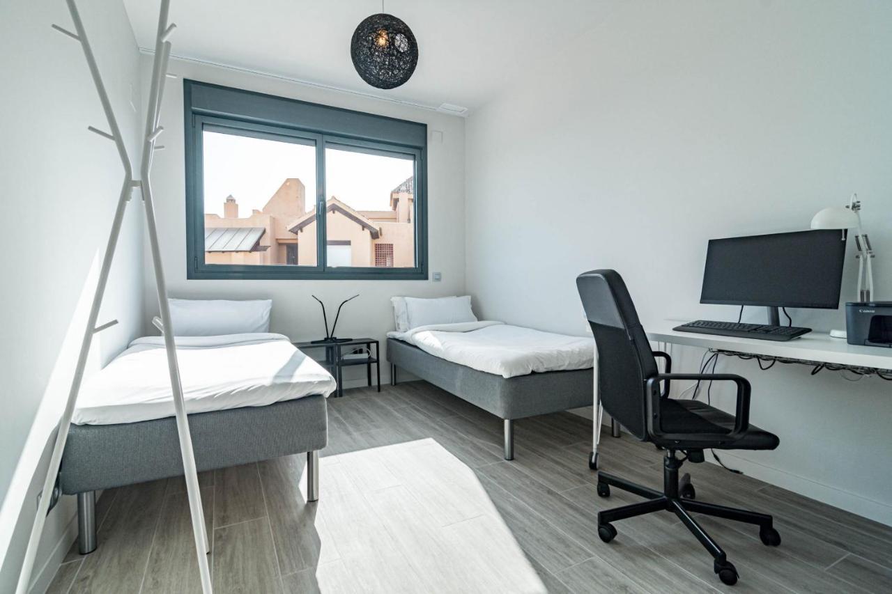 Lmt46 - Modern Style Spacious Townhouse *
