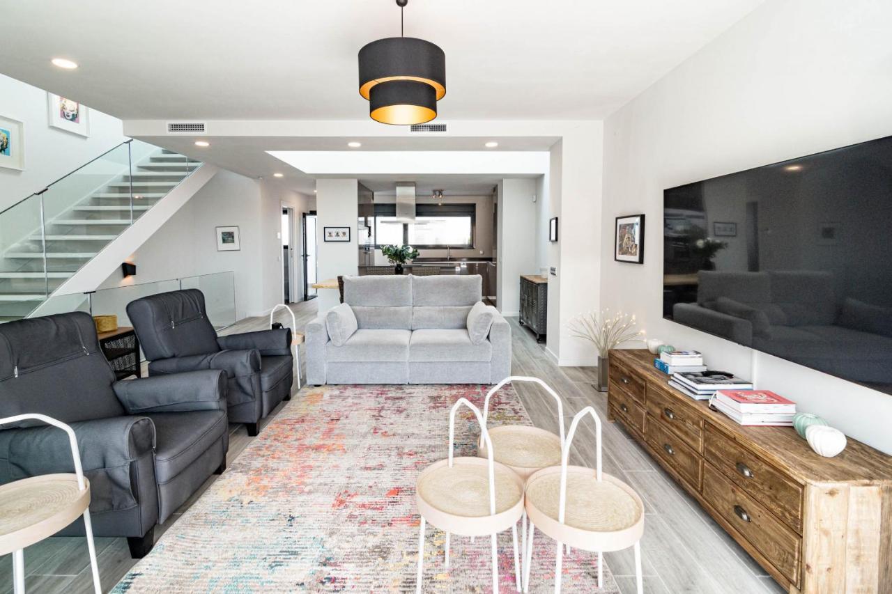 Lmt46 - Modern Style Spacious Townhouse *
