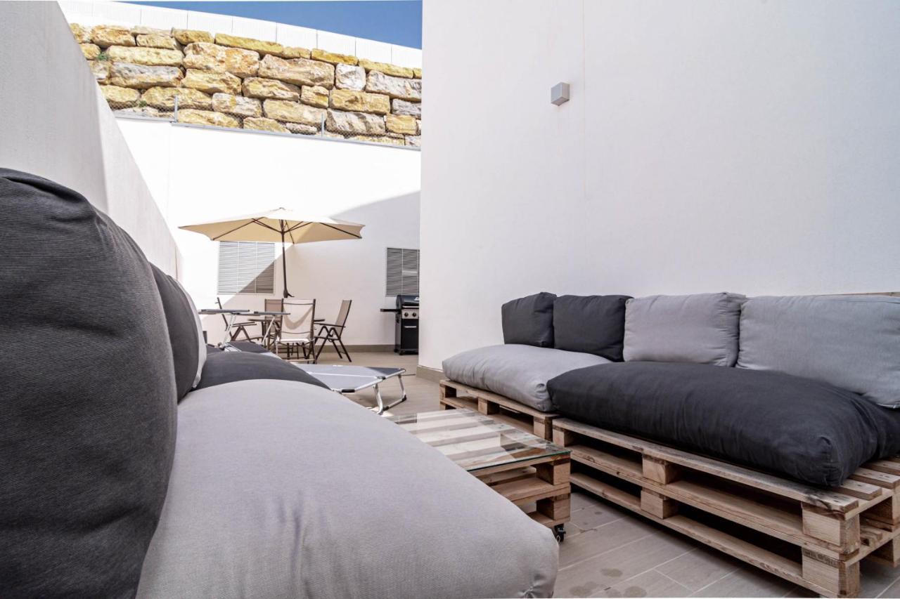 Lmt46 - Modern Style Spacious Townhouse