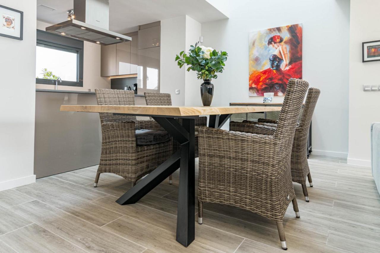 Lmt46 - Modern Style Spacious Townhouse
