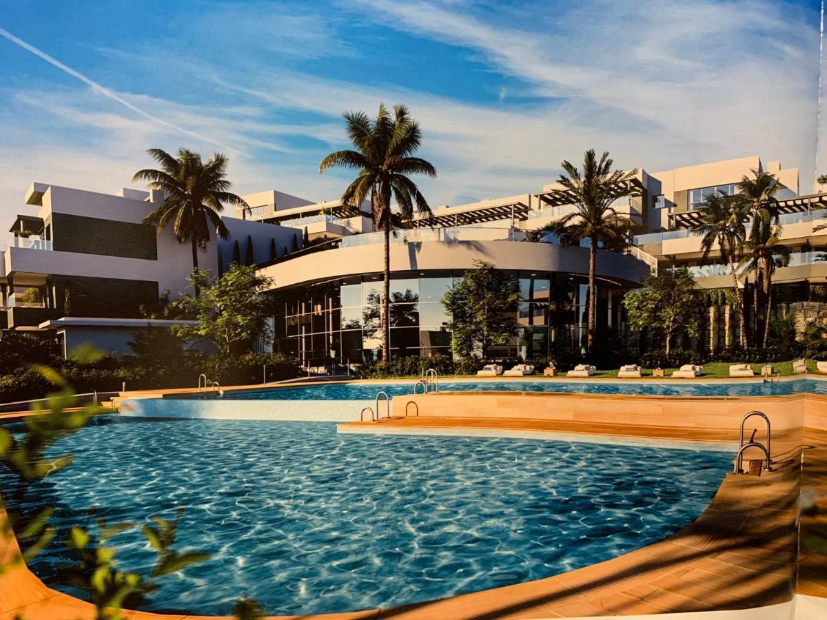 Appartement Casa Casu New Stunning 3 Bed Raised Ground Floor & Huge Balcony With Sea Pool & Mountain View Indoor & Outdoor Swimming Pools & Gym Walking Distance To Port Traveller Award 2023 Estepona