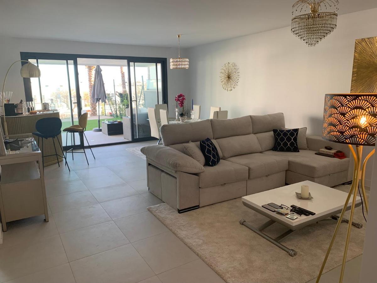 Appartement Casa Casu New Stunning 3 Bed Raised Ground Floor & Huge Balcony With Sea Pool & Mountain View Indoor & Outdoor Swimming Pools & Gym Walking Distance To Port Traveller Award 2023 Estepona