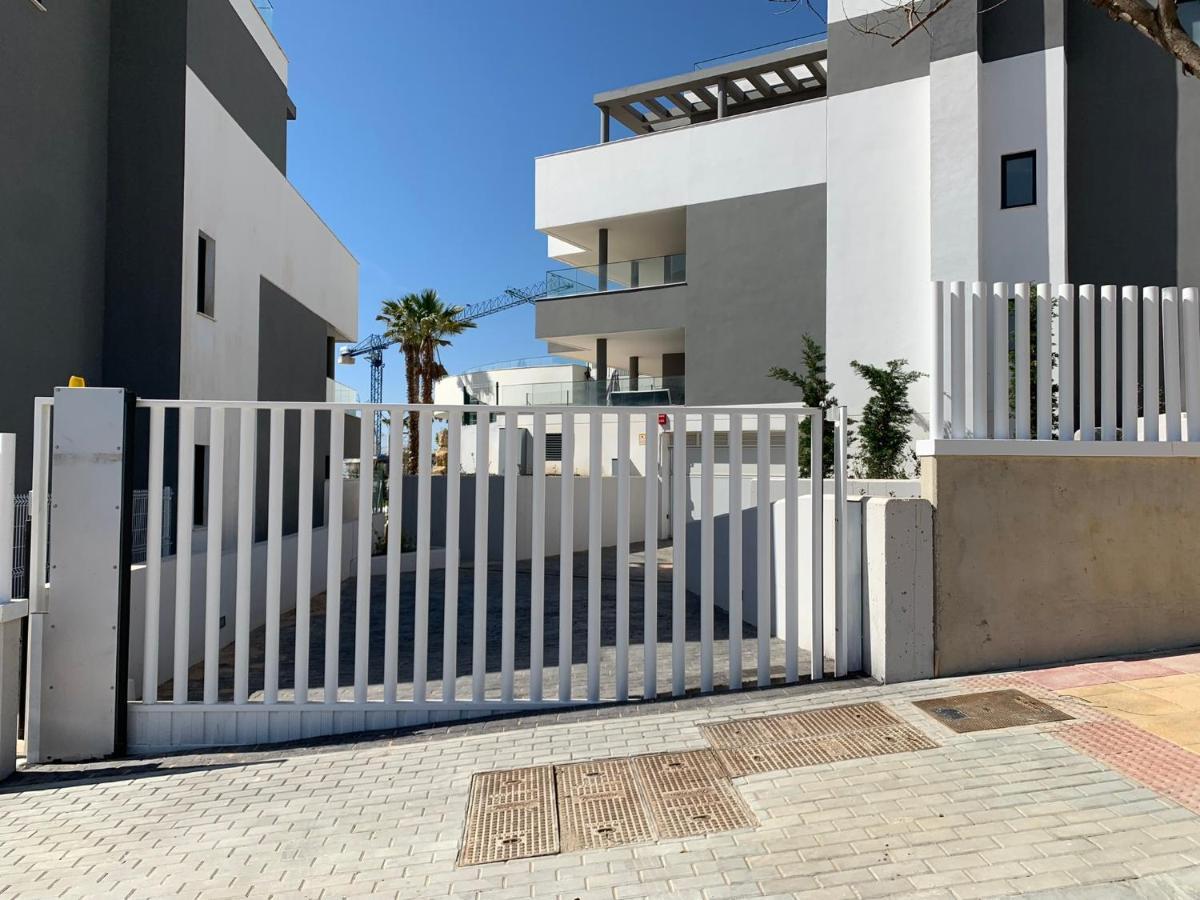 Appartement Casa Casu New Stunning 3 Bed Raised Ground Floor & Huge Balcony With Sea Pool & Mountain View Indoor & Outdoor Swimming Pools & Gym Walking Distance To Port Traveller Award 2023 Estepona