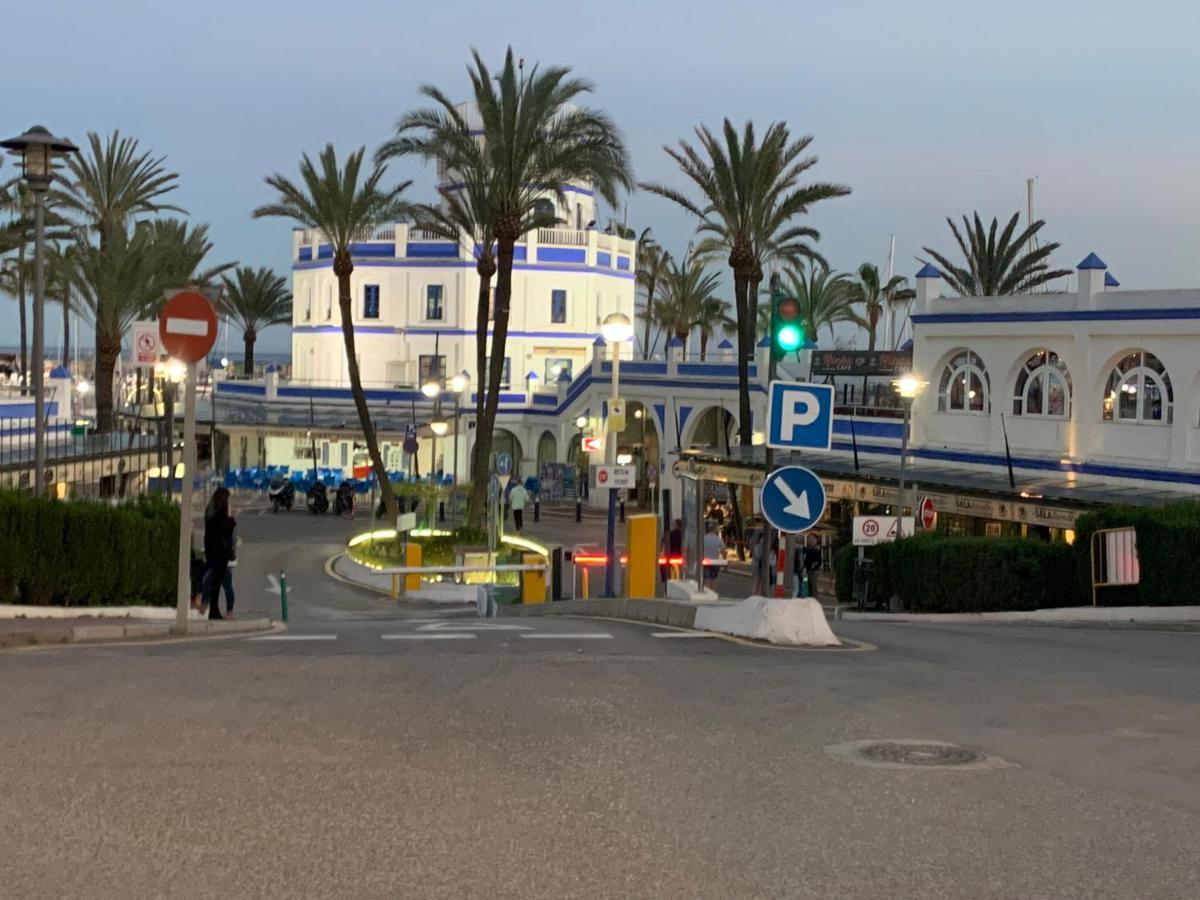 Casa Casu New Stunning 3 Bed Raised Ground Floor & Huge Balcony With Sea Pool & Mountain View Indoor & Outdoor Swimming Pools & Gym Walking Distance To Port Traveller Award 2023 * Estepona