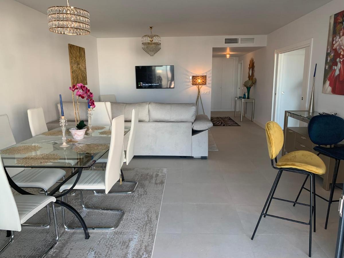 Casa Casu New Stunning 3 Bed Raised Ground Floor & Huge Balcony With Sea Pool & Mountain View Indoor & Outdoor Swimming Pools & Gym Walking Distance To Port Traveller Award 2023 Appartement