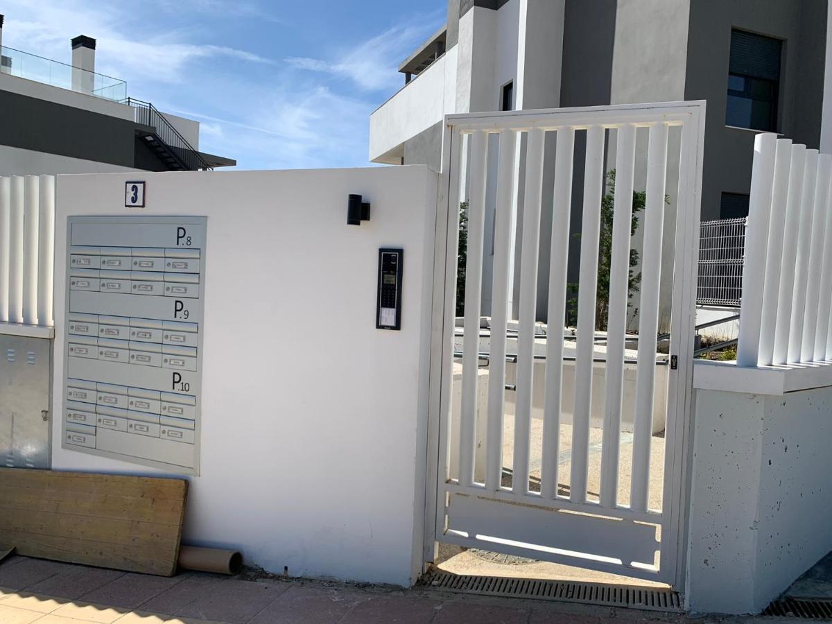 Appartement Casa Casu New Stunning 3 Bed Raised Ground Floor & Huge Balcony With Sea Pool & Mountain View Indoor & Outdoor Swimming Pools & Gym Walking Distance To Port Traveller Award 2023 Estepona