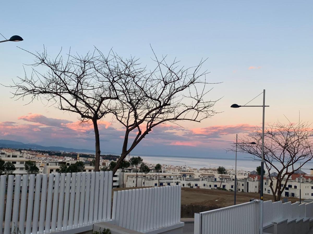 Casa Casu New Stunning 3 Bed Raised Ground Floor & Huge Balcony With Sea Pool & Mountain View Indoor & Outdoor Swimming Pools & Gym Walking Distance To Port Traveller Award 2023 Estepona