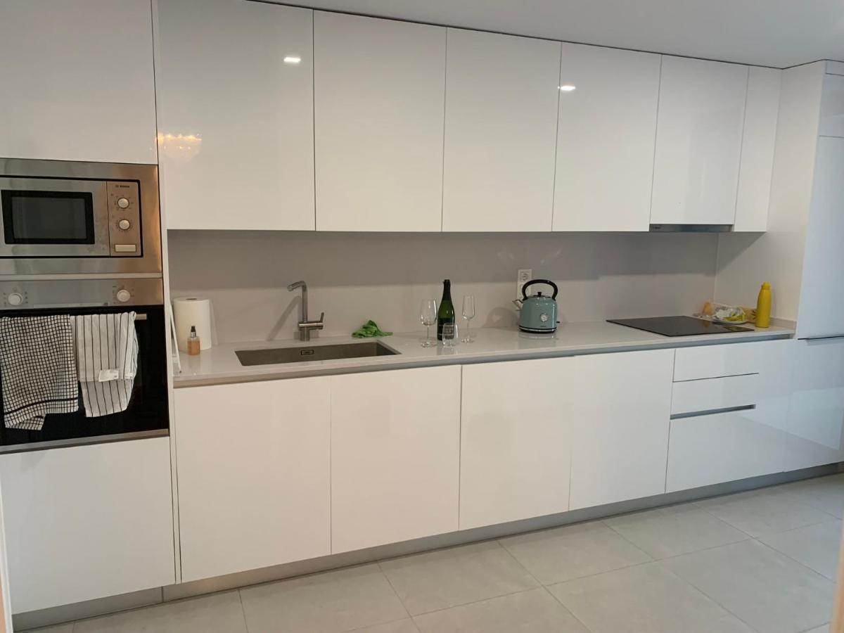 Casa Casu New Stunning 3 Bed Raised Ground Floor & Huge Balcony With Sea Pool & Mountain View Indoor & Outdoor Swimming Pools & Gym Walking Distance To Port Traveller Award 2023 Appartement Estepona