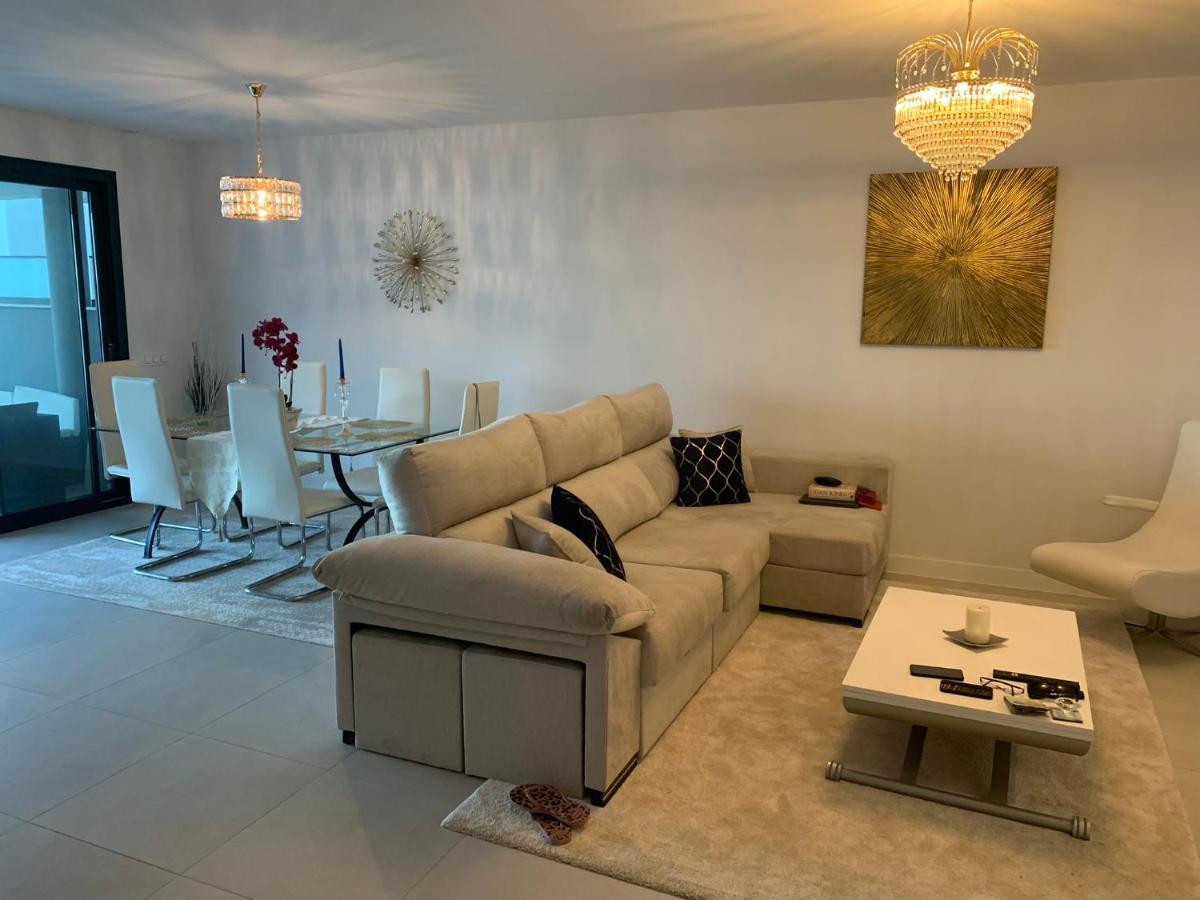 Appartement Casa Casu New Stunning 3 Bed Raised Ground Floor & Huge Balcony With Sea Pool & Mountain View Indoor & Outdoor Swimming Pools & Gym Walking Distance To Port Traveller Award 2023