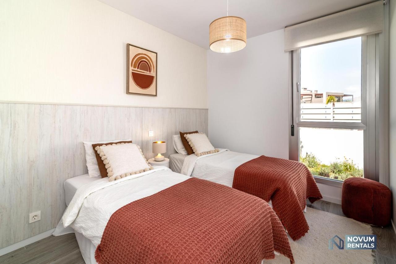 Newly Built 3-bdrm Luxury W/ Stunning Sea Views