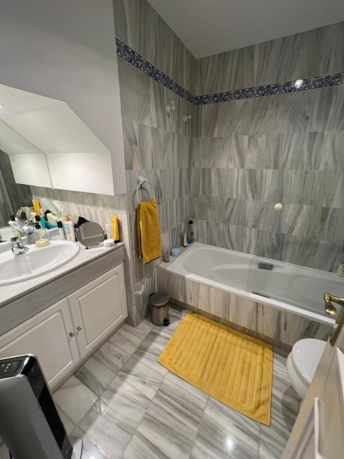 Marbella Luxueux Duplex 3 Ch.- 3 Bains - 155 M² + 100 M² Terrasses Apartment Estepona