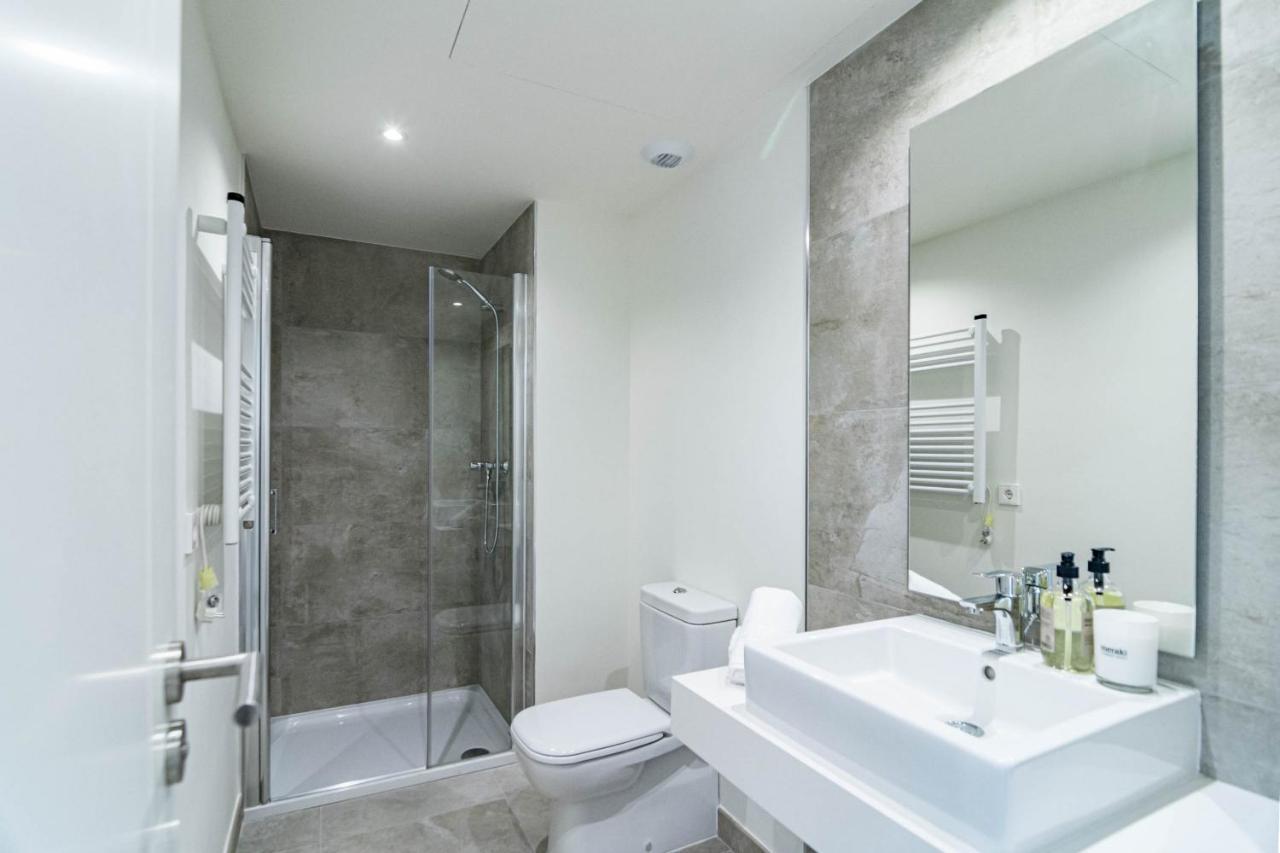 Inf42m- Modern Apartment, Families Only Apartment