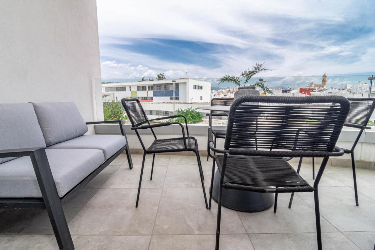 Inf42m- Modern Apartment, Families Only