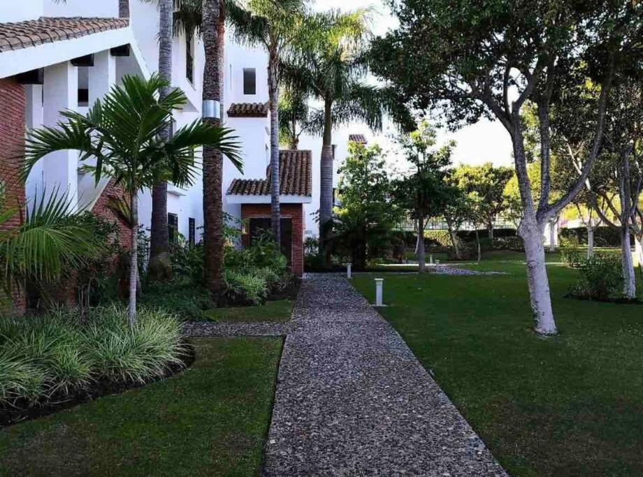 Precioso Atico Con Vistas Y Jacuzzi Privado En La Terraza Estepona