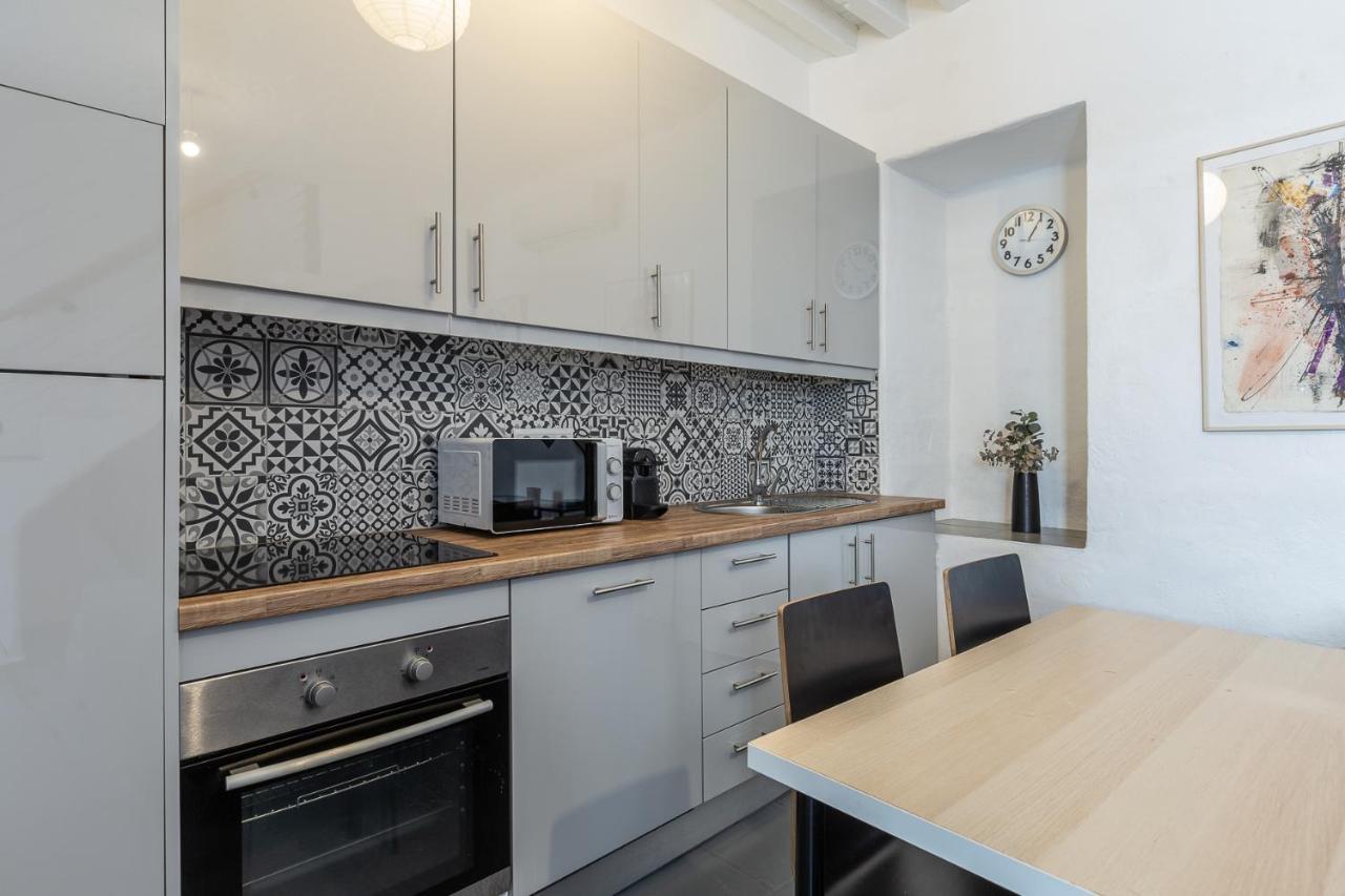 Enjoy At Our Fully Equipped 2br Town House, Beach- 1min *
