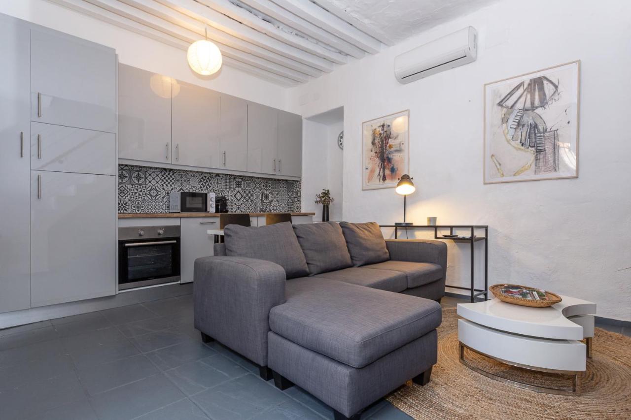 Enjoy At Our Fully Equipped 2br Town House, Beach- 1min