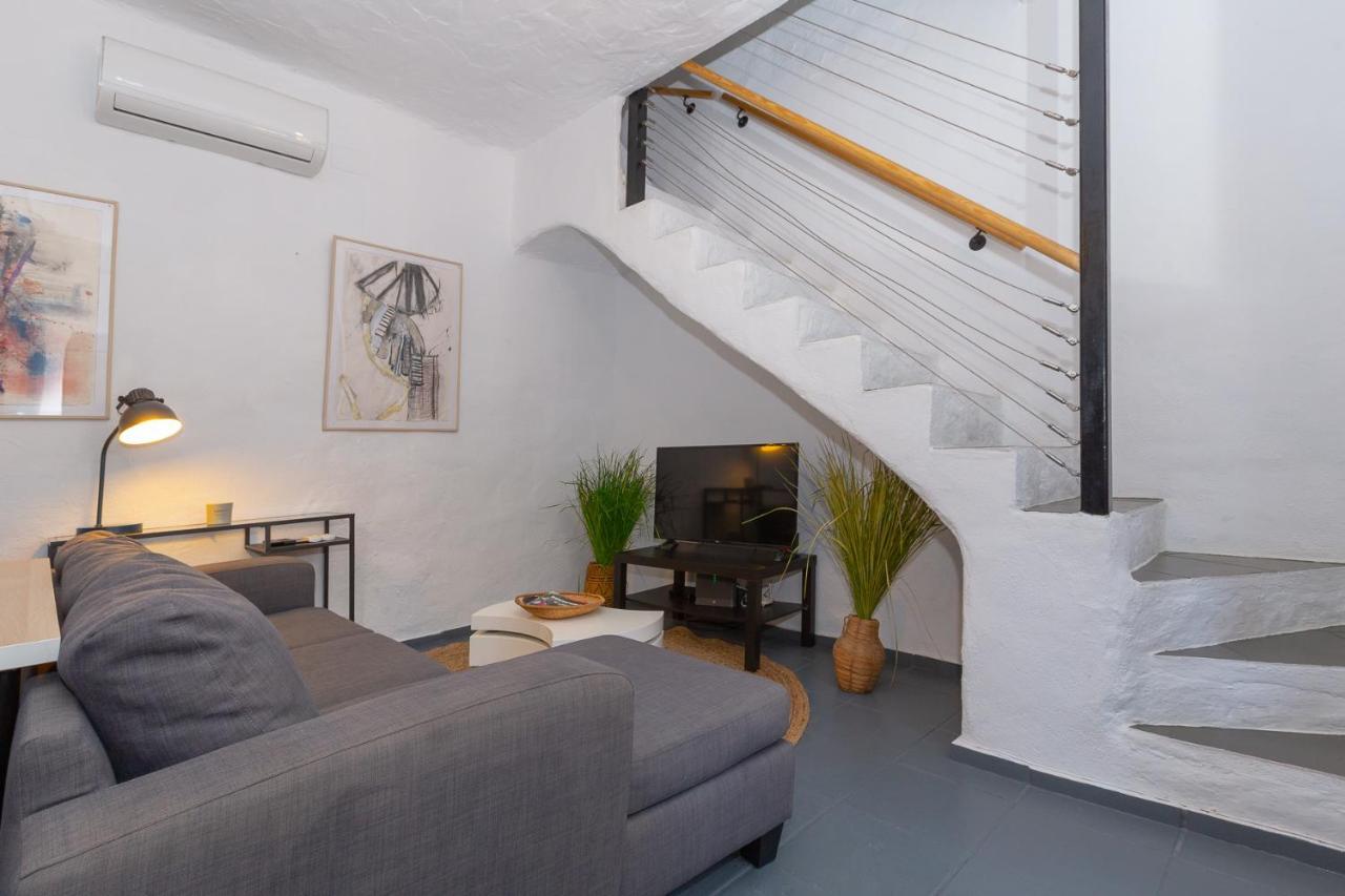 Enjoy At Our Fully Equipped 2br Town House, Beach- 1min Estepona