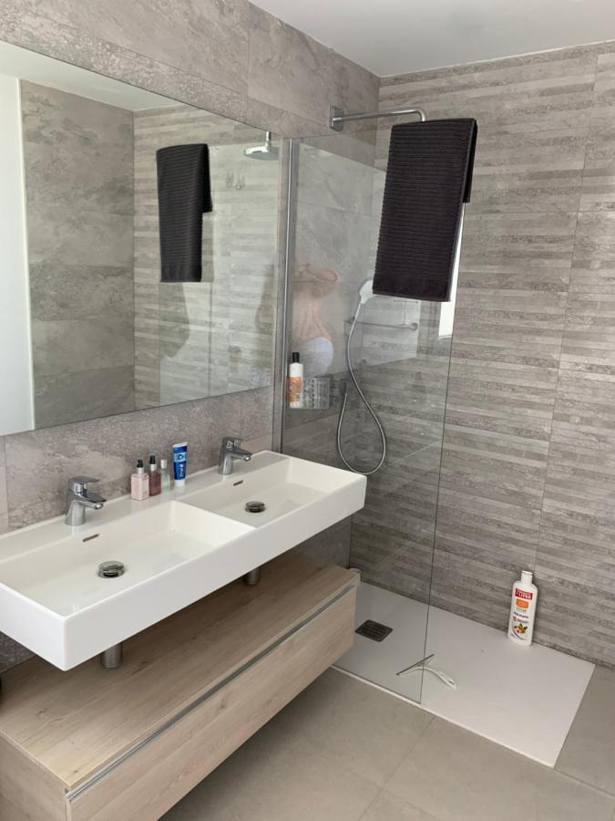 Casa Casu New Stunning 3 Bed Raised Ground Floor & Huge Balcony With Sea Pool & Mountain View Indoor & Outdoor Swimming Pools & Gym Walking Distance To Port Traveller Award 2023 Appartement