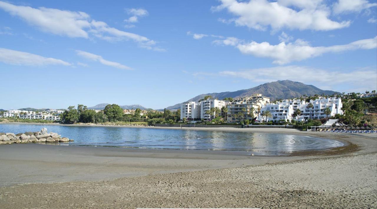 Casa Casu New Stunning 3 Bed Raised Ground Floor & Huge Balcony With Sea Pool & Mountain View Indoor & Outdoor Swimming Pools & Gym Walking Distance To Port Traveller Award 2023 Estepona