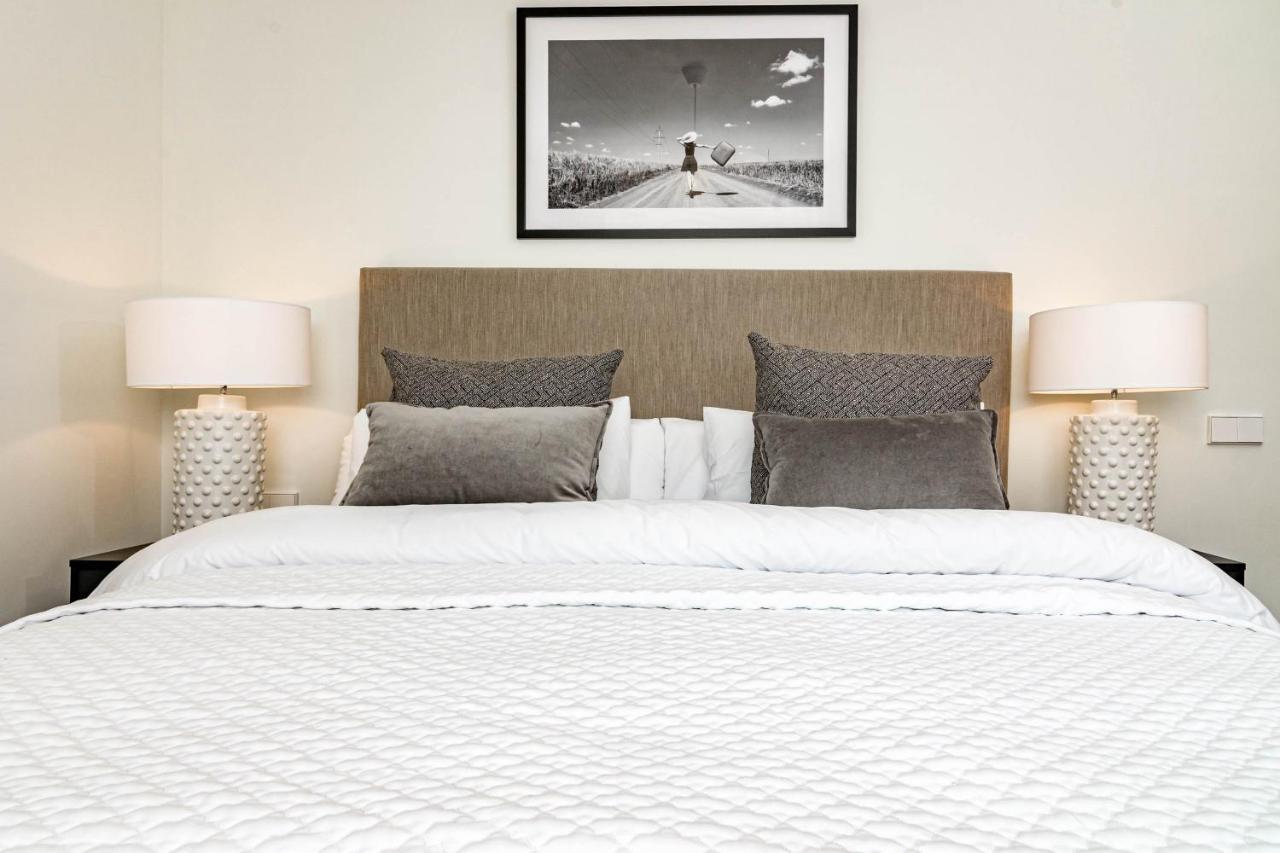 Inf27e- By Roomservices *