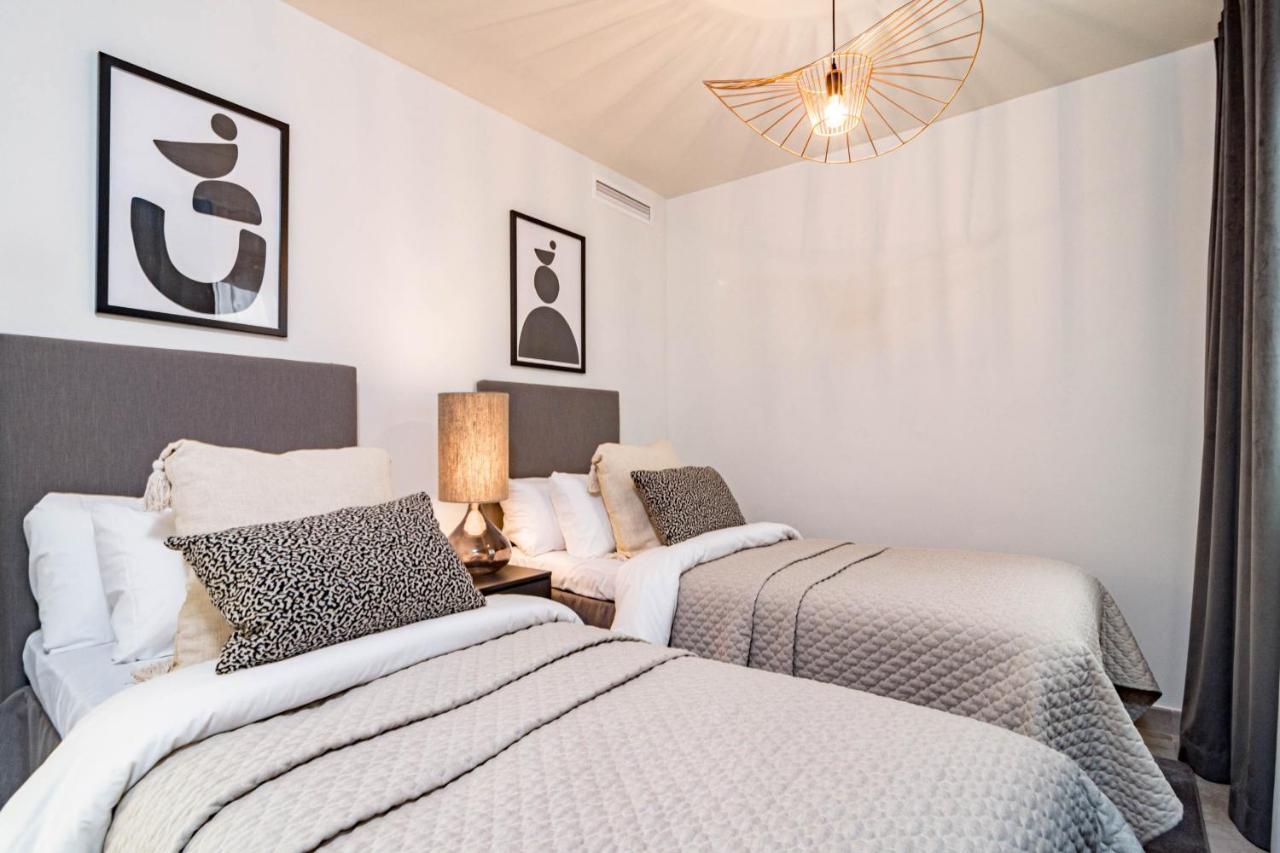 Inf27e- By Roomservices *