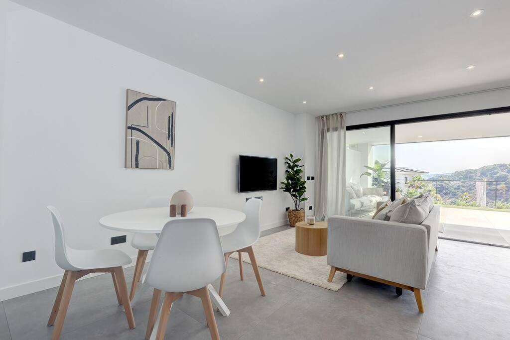 Brand New, Elegant Ground Floor Two Bed Apartment *