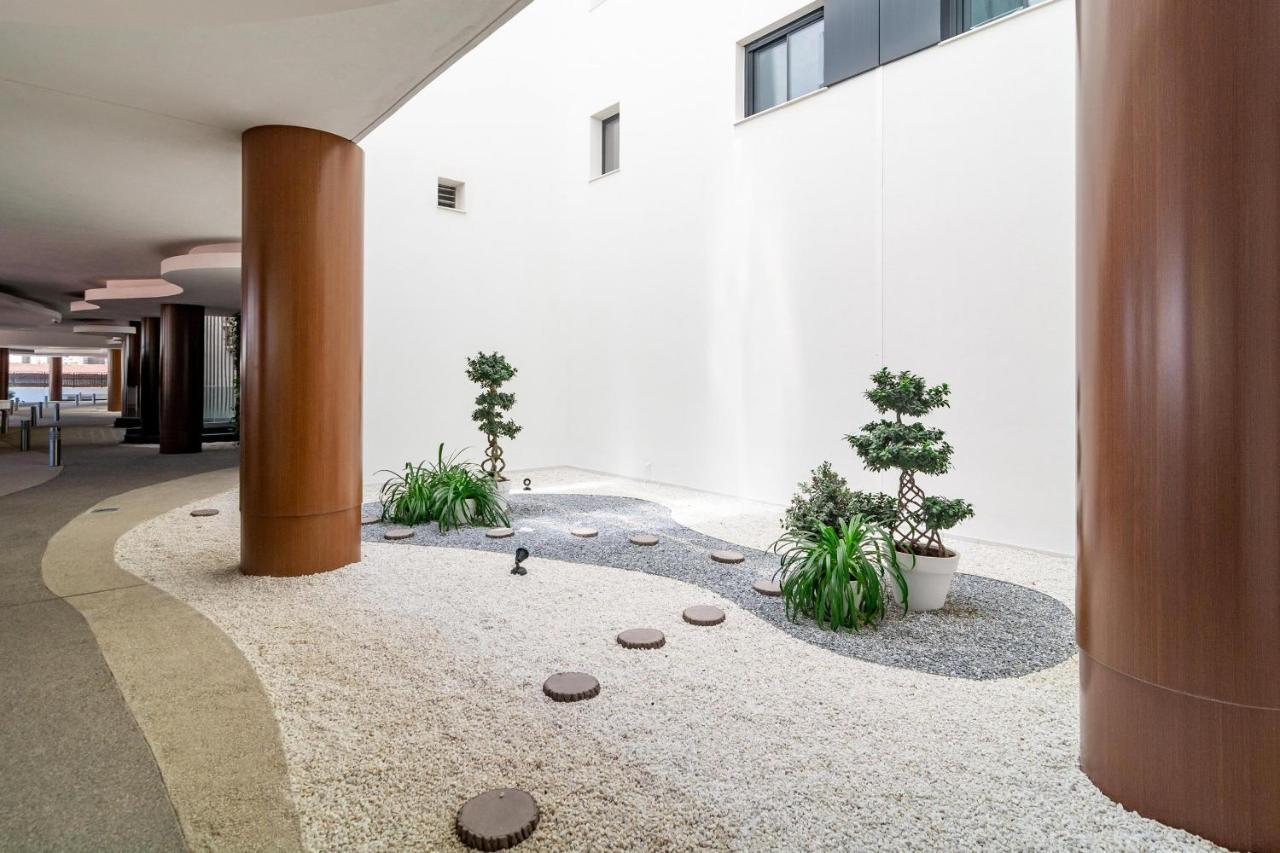 Inf42m- Modern Apartment, Families Only Apartment