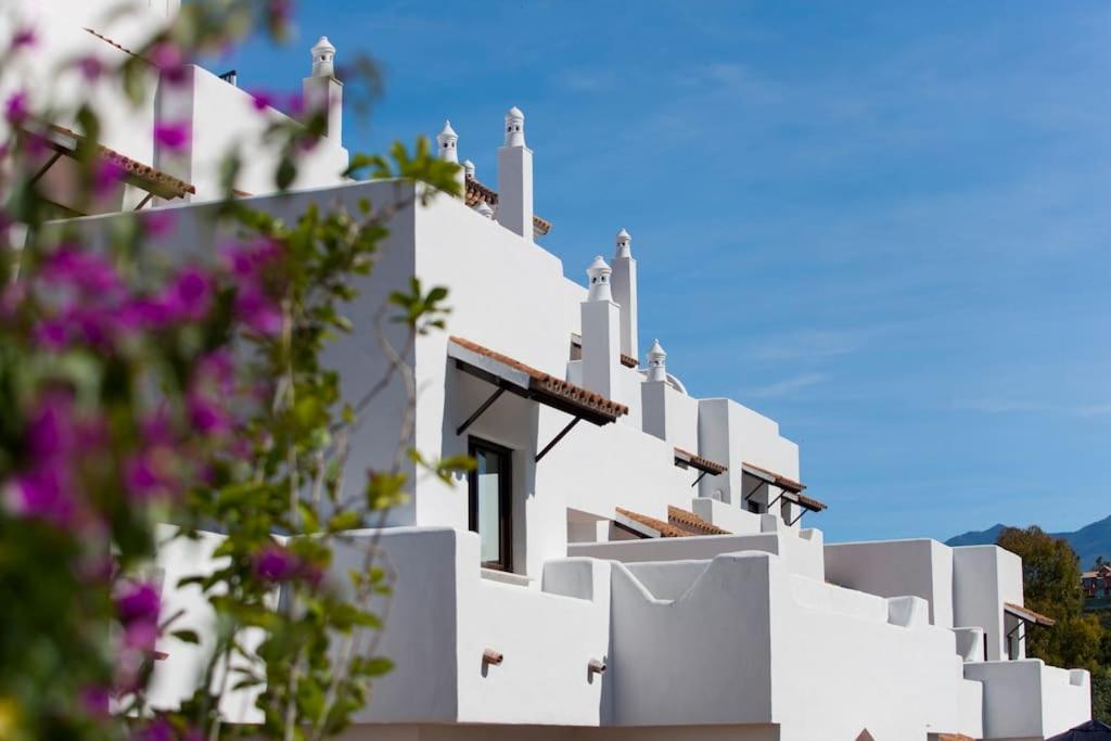 Luxury In Golf Hills, Estepona. * Estepona