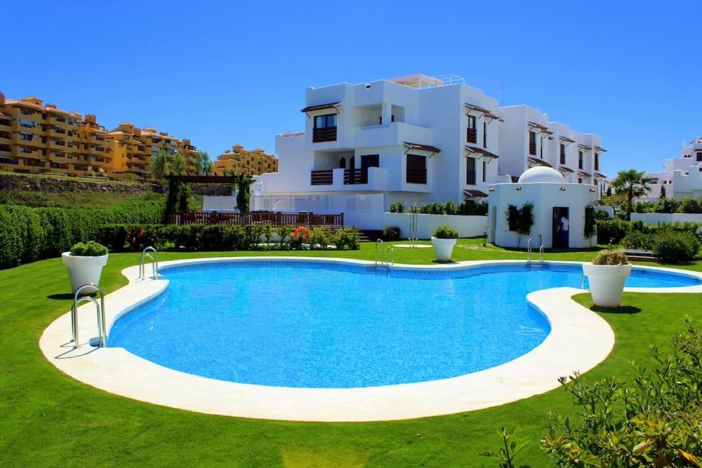 Apartment Luxury In Golf Hills, Estepona. *