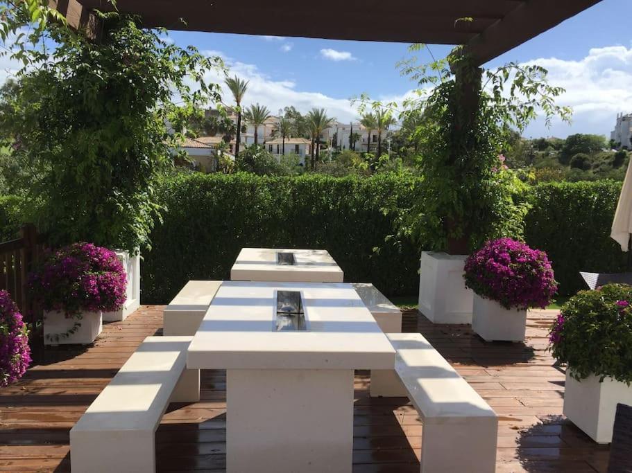 Luxury In Golf Hills, Estepona. Apartment