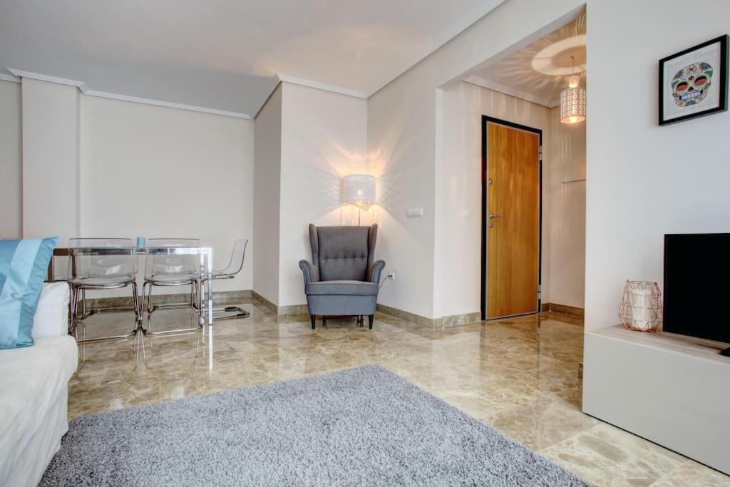 Luxury In Golf Hills, Estepona. Apartment
