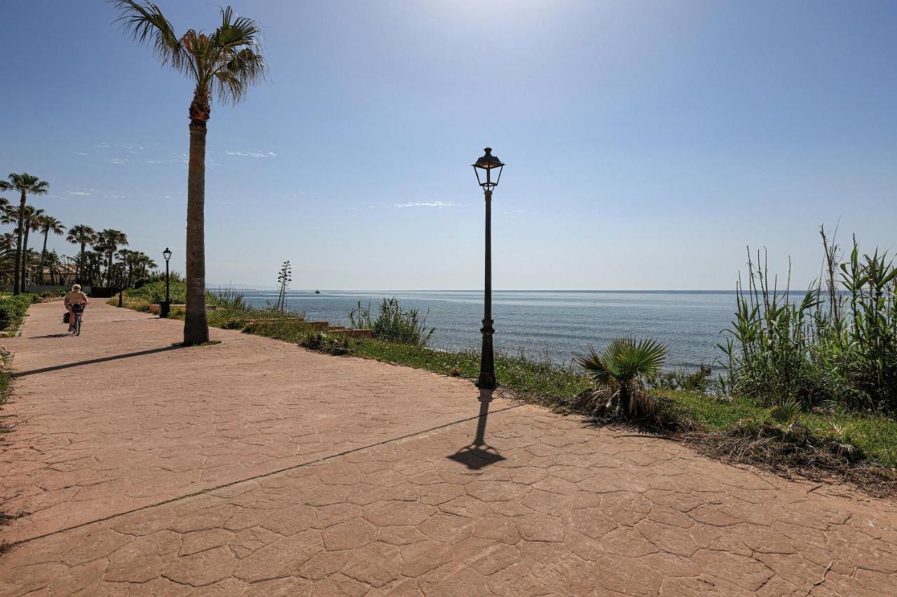 Exclusive Frontline Penthouse Holiday home Estepona