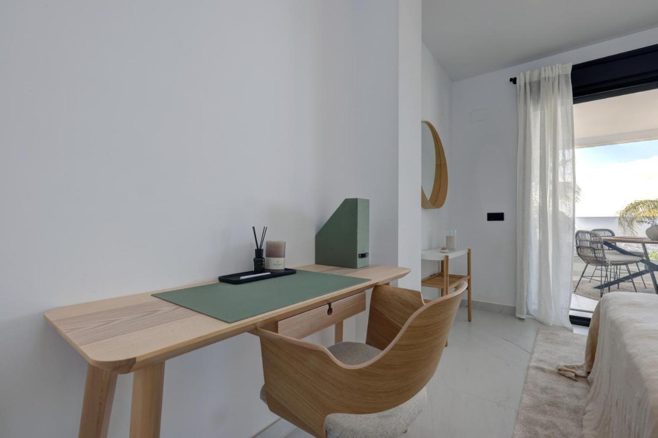 2 Bedroom @estepona Hills With Sea View! *