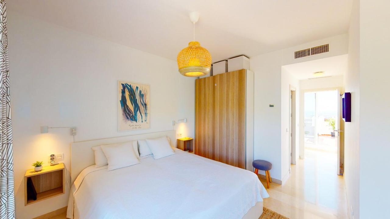 Valle Golf - Sea Views Penthouse * Estepona