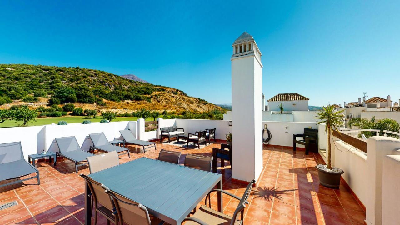 Valle Golf - Sea Views Penthouse * Estepona