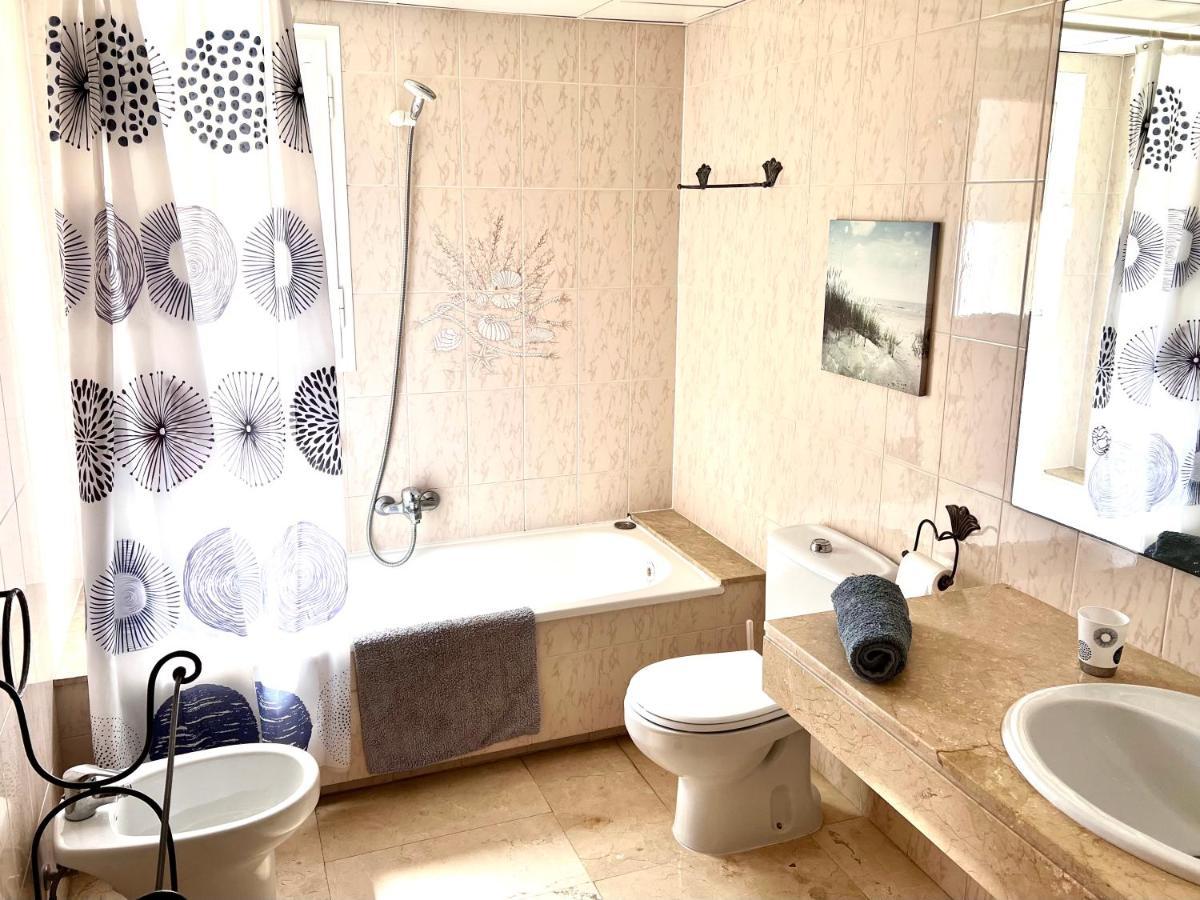 Appartement Front Line Apartment, Close To Everything..