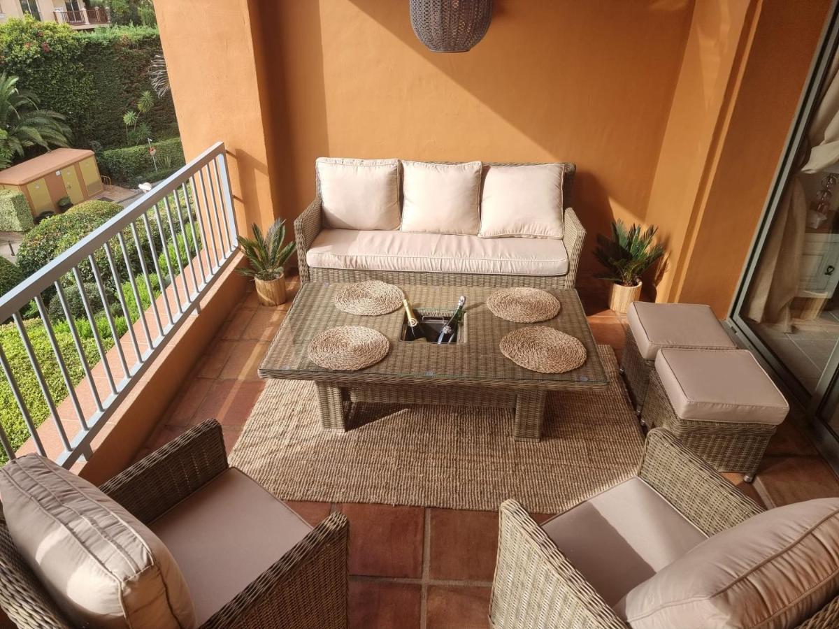 Apartment Benatalaya,heated Pool,saunas,gym Estepona