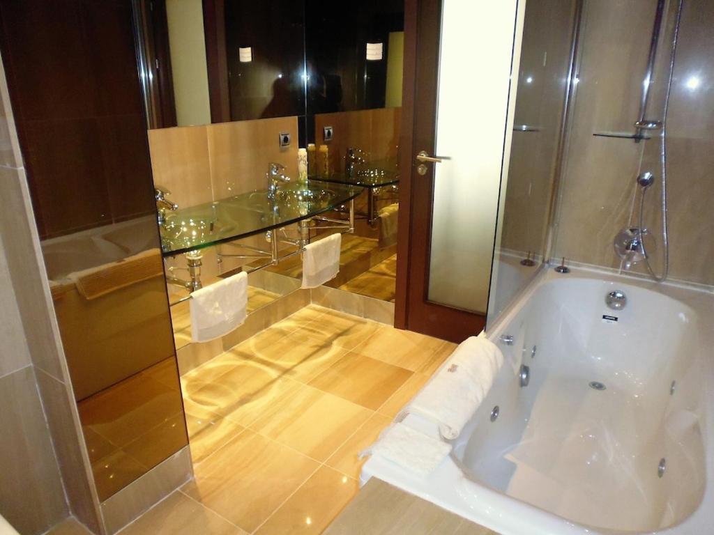 4p 3 Pools Location Garden Parking Shops Apartment *