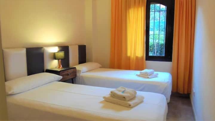 Espacioso Muy Tranquilo Con Piscinas Y Jardines Cercano A La Playa Appartement Estepona