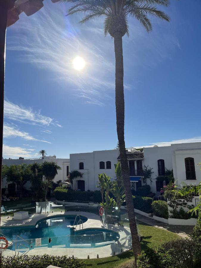 - Playa - Con Amplia Terraza Abierta A La Piscina El12 Villa Estepona