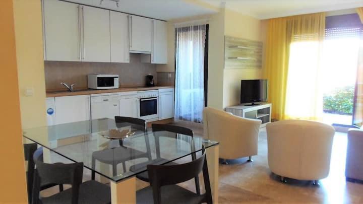Espacioso Muy Tranquilo Con Piscinas Y Jardines Cercano A La Playa Appartement Estepona