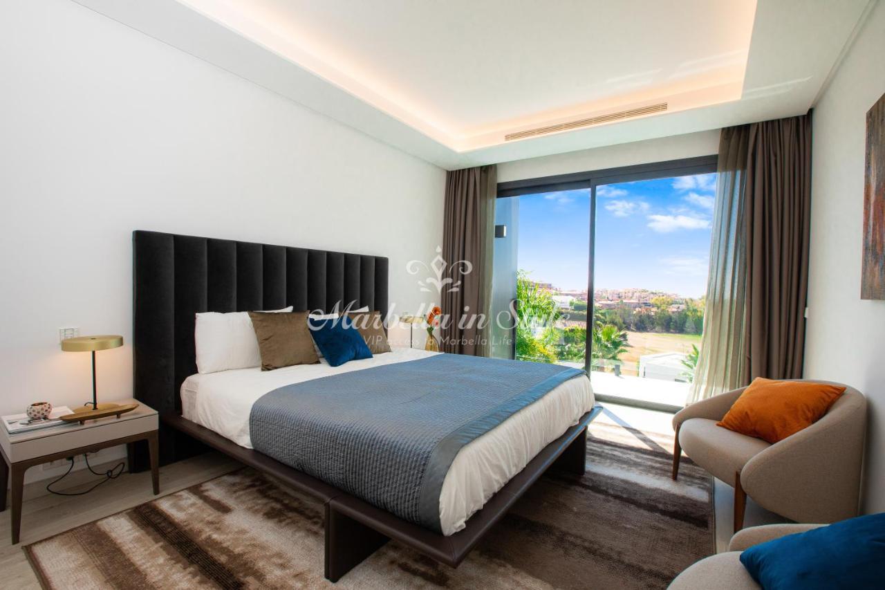Michaela Moderna De Super Lujo Con Piscina Y Vistas Villa Estepona