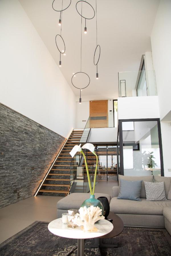 Nido Modern 4 Bed With Sea Views *