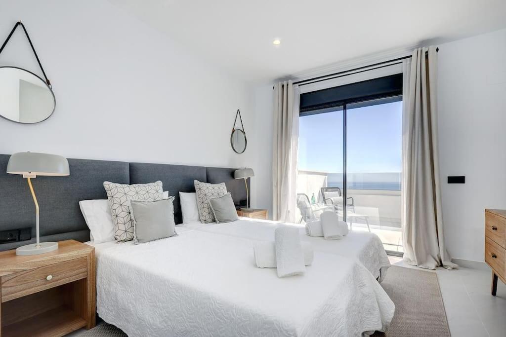 New 2 Bed Penthouse @ Hills With Sea View Appartement