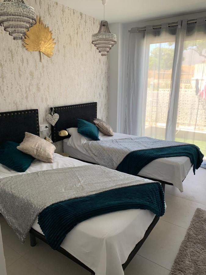 Casa Casu New Stunning 3 Bed Raised Ground Floor & Huge Balcony With Sea Pool & Mountain View Indoor & Outdoor Swimming Pools & Gym Walking Distance To Port Traveller Award 2023 Appartement